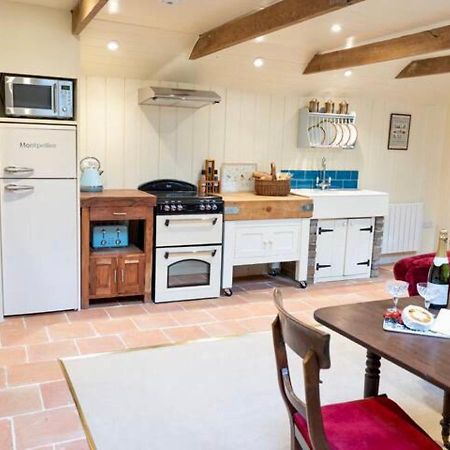 Pass The Keys Goose Feather Barn, Wedmore Luxury Cottage For Two Экстерьер фото