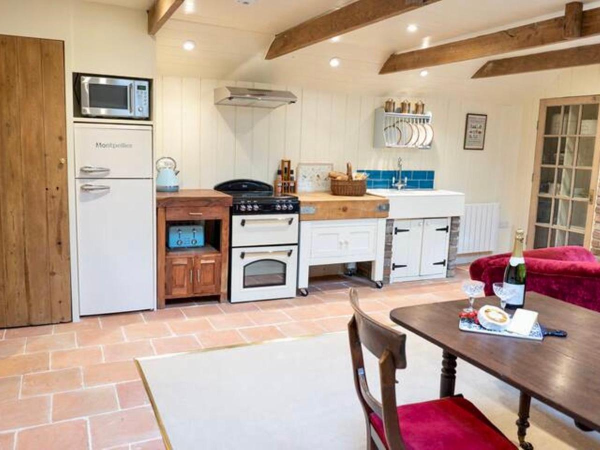 Pass The Keys Goose Feather Barn, Wedmore Luxury Cottage For Two Экстерьер фото